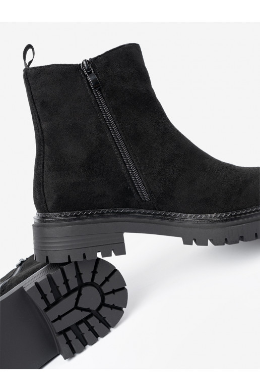  Černé boty s masivním podpatkem