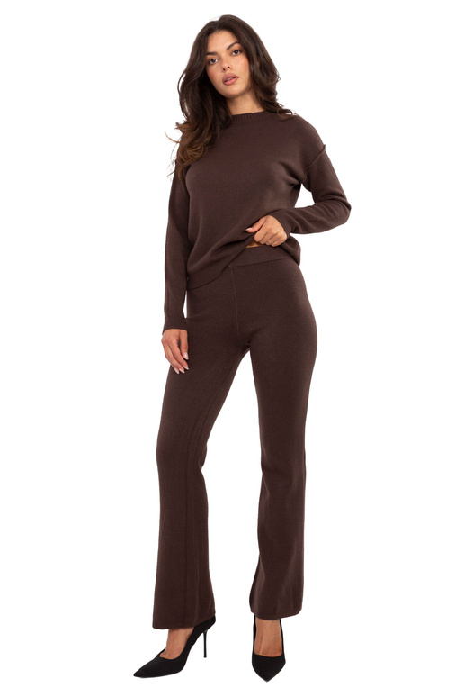 Tmavě hnědý komplet