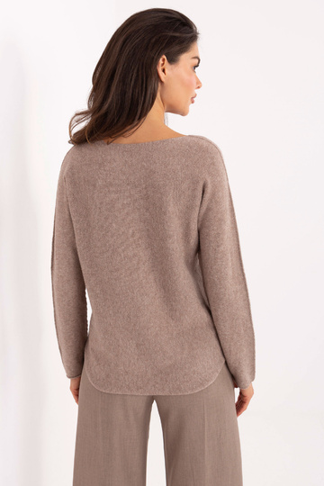 Svetr v tmavě béžové barvě