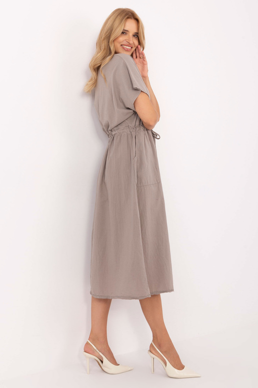 Šaty v tmavě béžové barvě