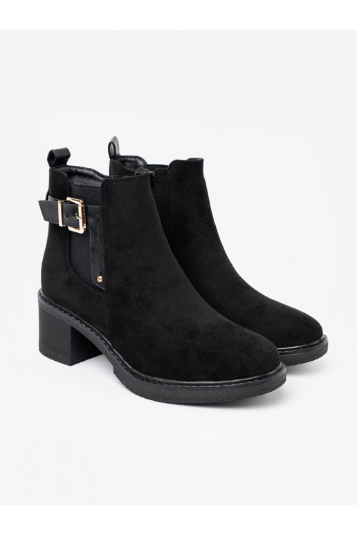 Černé boty s přezkami 