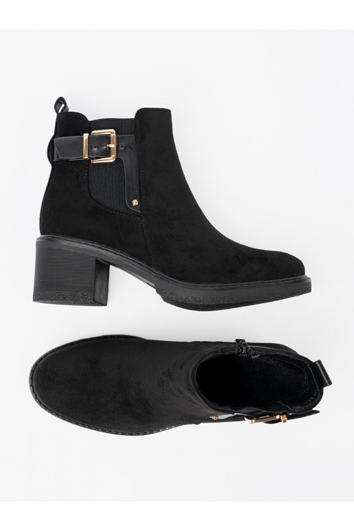 Černé boty s přezkami 