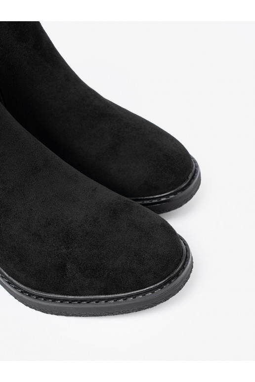 Černé boty s přezkami 