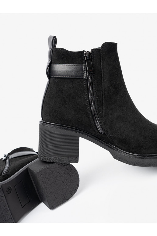 Černé boty s přezkami 