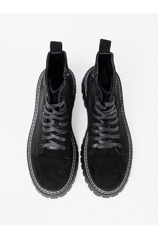 Černé se šněrováním boty z błyszczącym m