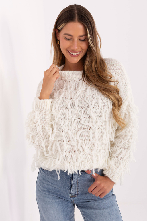 Svetr v barvě přírodní látky