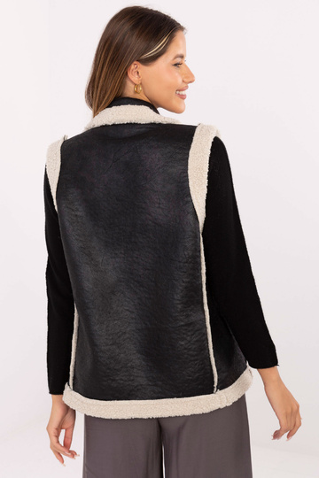 Vesta černé barvy 2