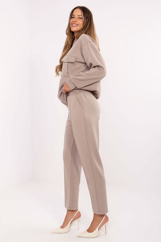 Sada tmavě béžové barvy