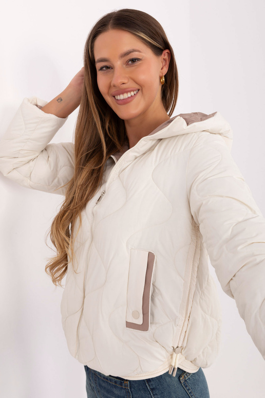 Svetřík barvy slonové kosti