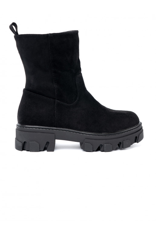 Černé boty o minimalistycznym kroju