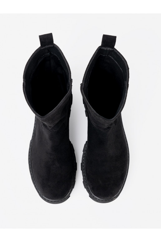 Černé boty o minimalistycznym kroju