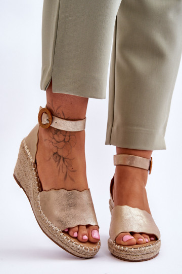 Sandály na platformě Comfort Shoe zlaté barvy Verola