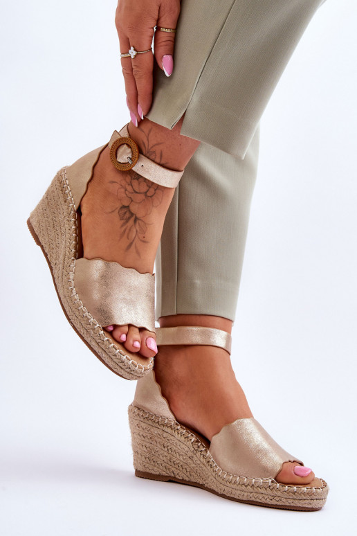 Sandály na platformě Comfort Shoe zlaté barvy Verola  Sandály na platformě Comfort Shoe zlaté barvy Verola