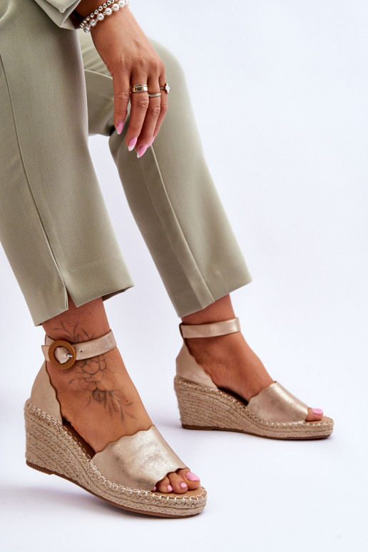 Sandály na platformě Comfort Shoe zlaté barvy Verola  Sandály na platformě Comfort Shoe zlaté barvy Verola