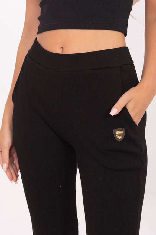 Černé sportovní kalhoty