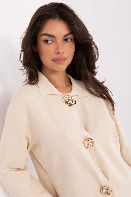 Svetle pískový svetr