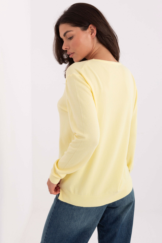 Svetle žlutý svetr