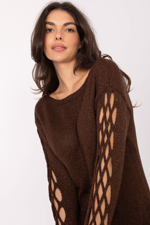 Tmavě hnědý svetr