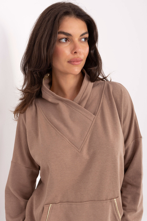 Tmavě pískový svetr