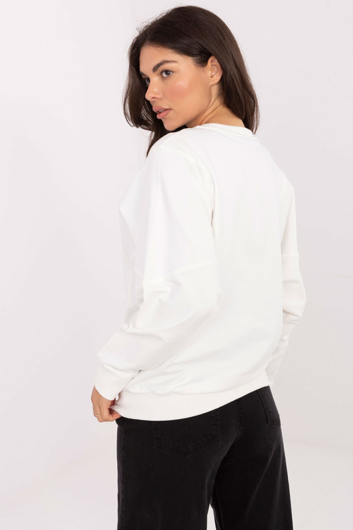 Světlý slonovinový svetr