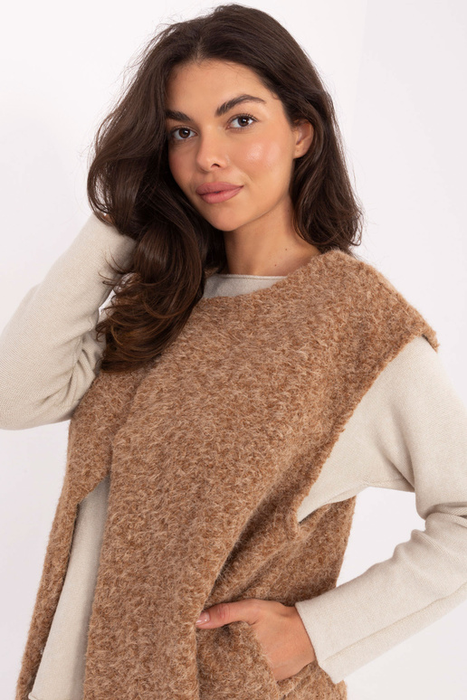 Vesta barvy velblouda