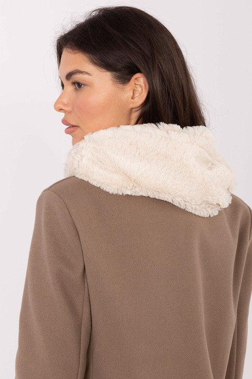 Světlý pískový nákrčník