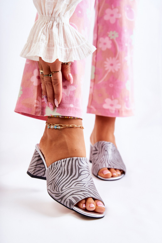   Pantofle s podpatky Zebra šedá Nessita