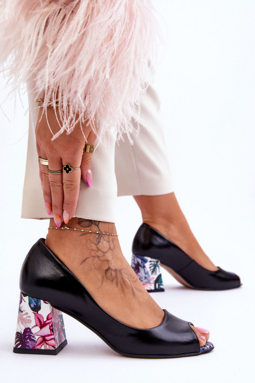 Obuv se zdobenými podpatky  Shoes 2608/K Černé  Obuv se zdobenými podpatky  Shoes 2608/K Černé