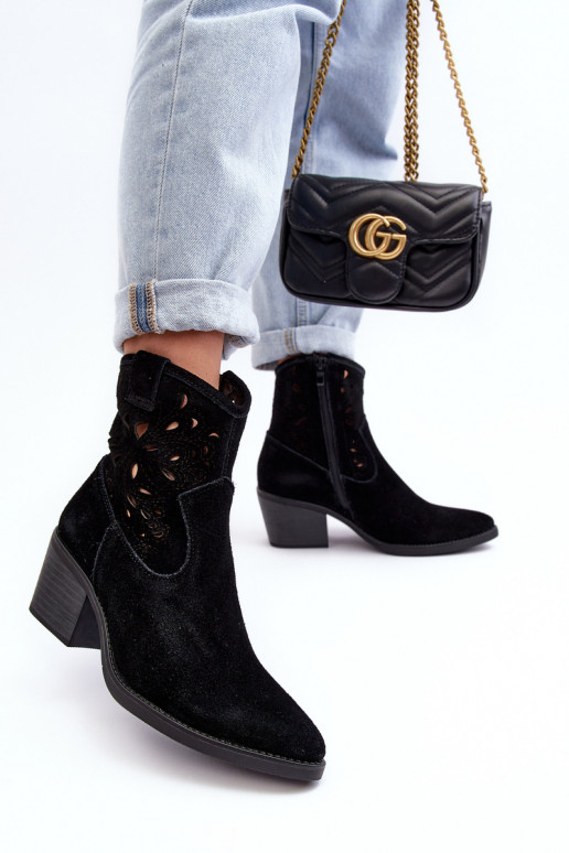 ze semiše Boty v kovbojském stylu s ažurovými prvky D&A SN622-20 Černé ze semiše Boty v kovbojském stylu s ažurovými prvky D&A SN622-20 Černé