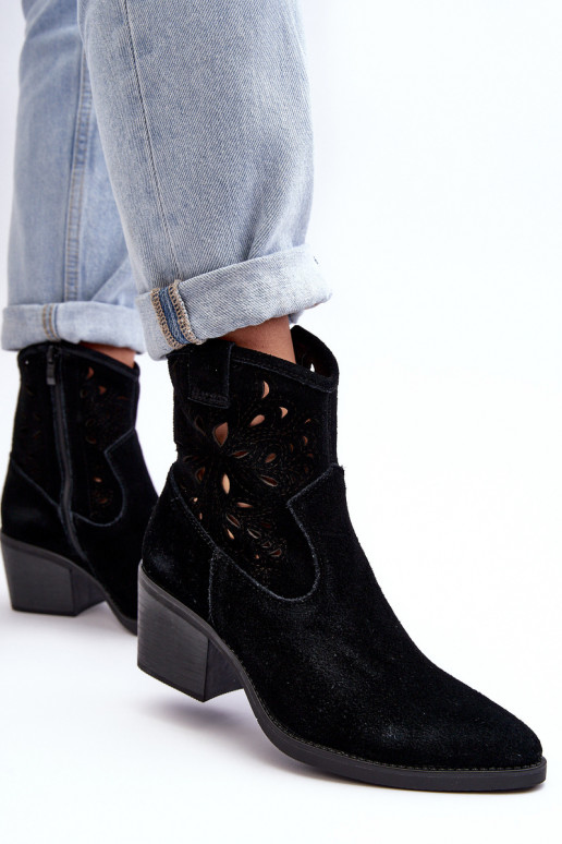 ze semiše Boty v kovbojském stylu s ažurovými prvky D&A SN622-20 Černé ze semiše Boty v kovbojském stylu s ažurovými prvky D&A SN622-20 Černé