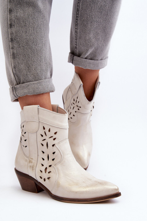 Zazoo 2870 Dřeváky na nízkém podpatku s ažurovými prvky stříbrné barvy Zazoo 2870 Dřeváky na nízkém podpatku s ažurovými prvky stříbrné barvy