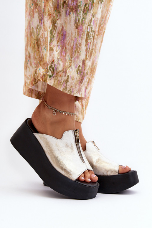 Zazoo 2916  Pantofle s platformou se zipy zlaté barvy