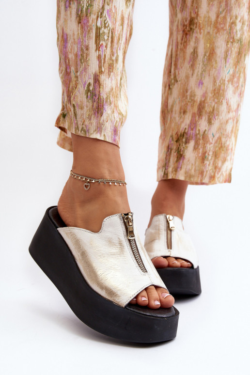 Zazoo 2916  Pantofle s platformou se zipy zlaté barvy