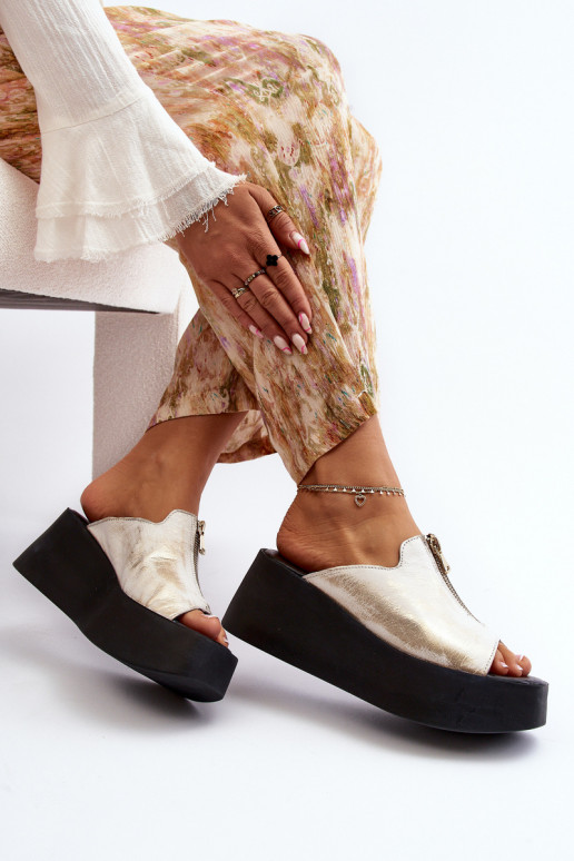 Zazoo 2916  Pantofle s platformou se zipy zlaté barvy