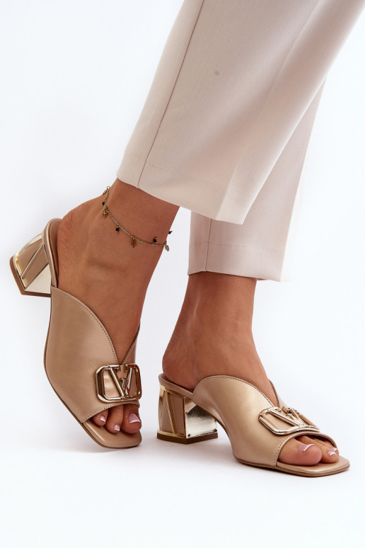 Elegantní styl Dámské pantofle s podpatky Laura Messi 2771 zlaté barvy