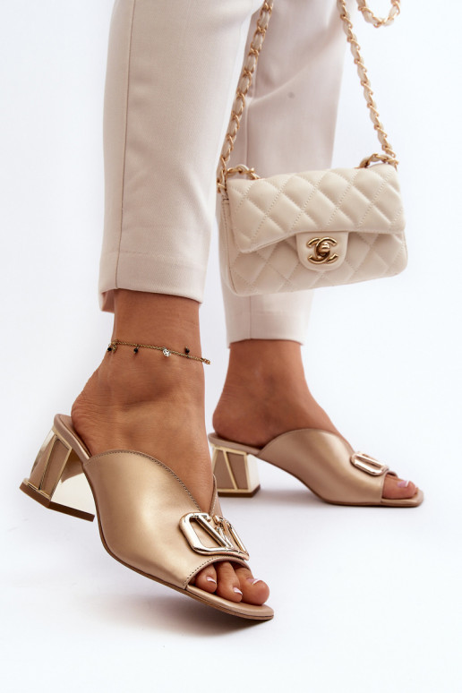 Elegantní styl Dámské pantofle s podpatky Laura Messi 2771 zlaté barvy