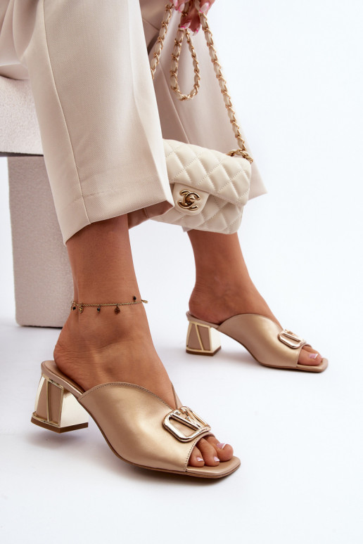 Elegantní styl Dámské pantofle s podpatky Laura Messi 2771 zlaté barvy