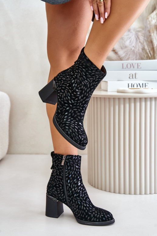 Semišové sandály na podpatku  Tłoczeniem D&A CR42-192 Černé Semišové sandály na podpatku  Tłoczeniem D&A CR42-192 Černé