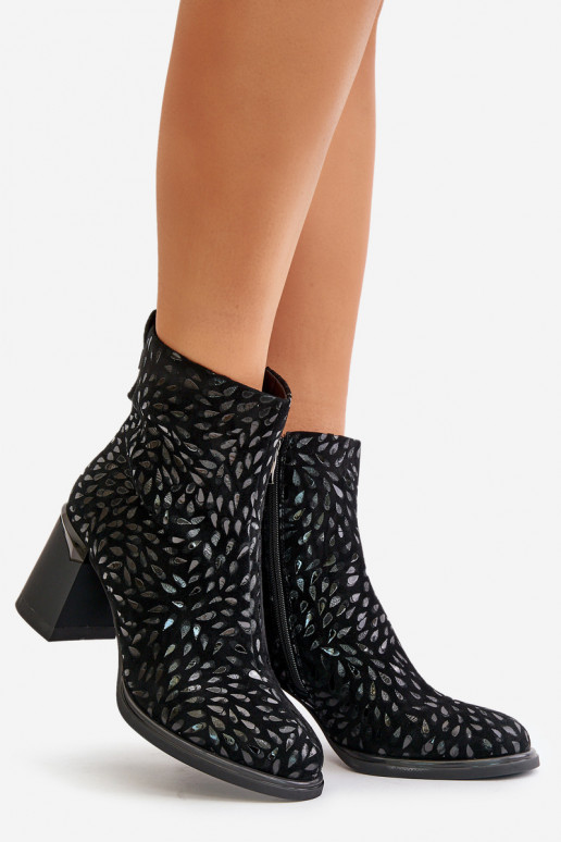 Semišové sandály na podpatku  Tłoczeniem D&A CR42-192 Černé Semišové sandály na podpatku  Tłoczeniem D&A CR42-192 Černé