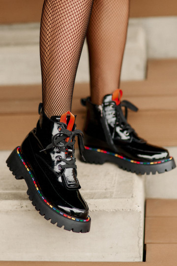 s efektem laku boty   Černé Anafra