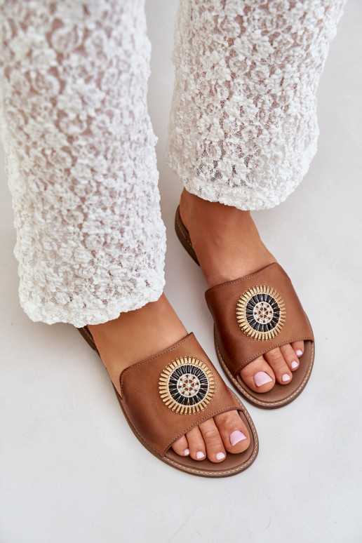 Pantofle s ornamenty s širokými podpatky  3047/O Camel