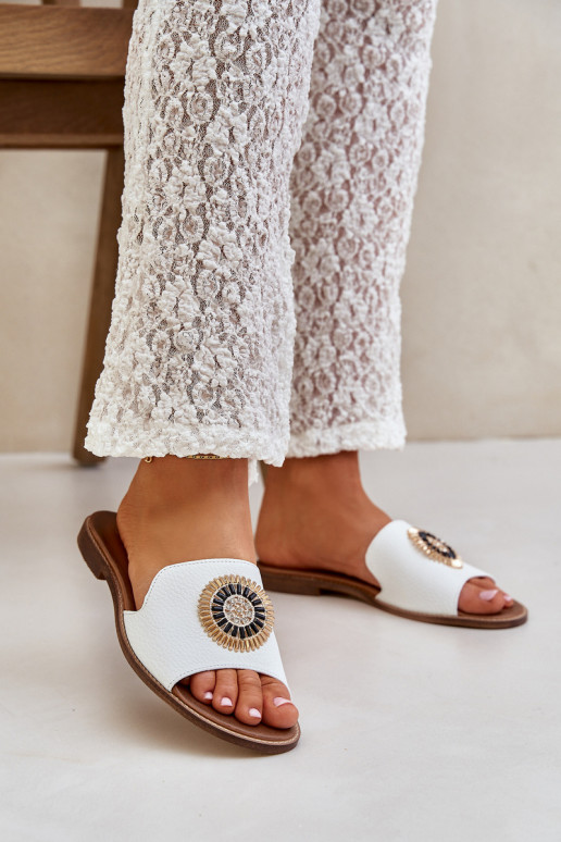 Pantofle s ornamenty s širokými podpatky  3047/O bílé