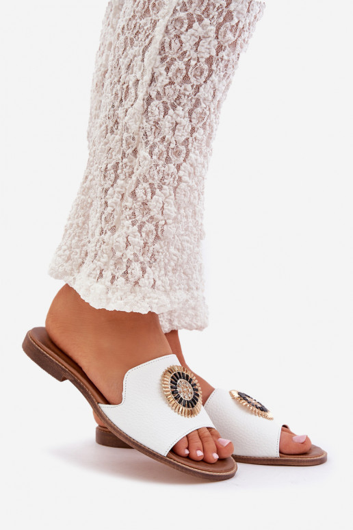 Pantofle s ornamenty s širokými podpatky  3047/O bílé