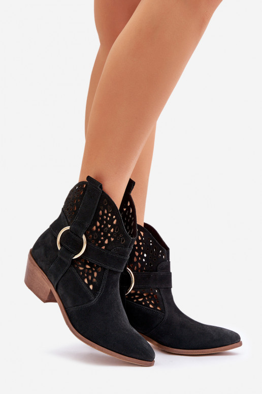 ze semiše Boty v kovbojském stylu s ažurovými prvky s podpatky Zazoo 2994 Černé ze semiše Boty v kovbojském stylu s ažurovými prvky s podpatky Zazoo 2994 Černé