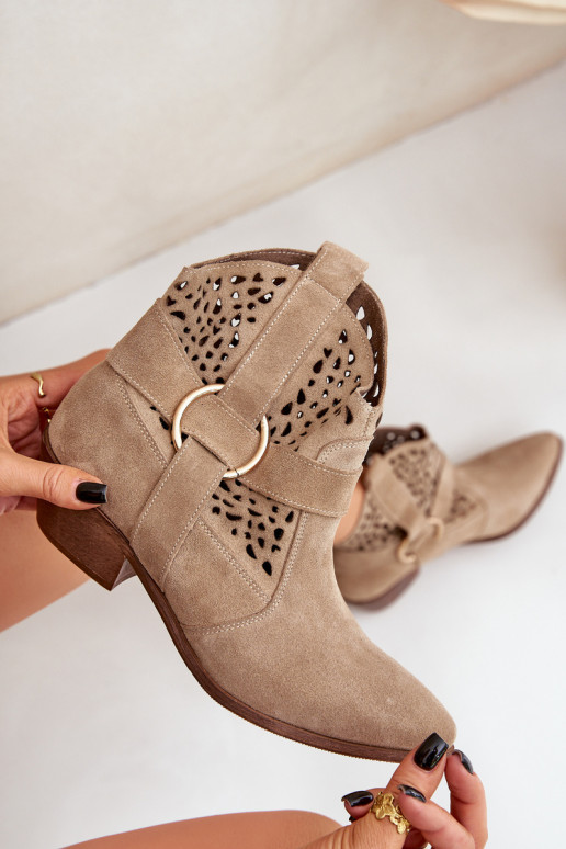 ze semiše Boty v kovbojském stylu s ažurovými prvky s podpatky Zazoo 2994 béžové ze semiše Boty v kovbojském stylu s ažurovými prvky s podpatky Zazoo 2994 béžové