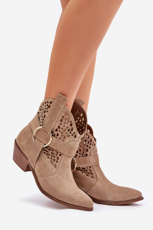 ze semiše Boty v kovbojském stylu s ažurovými prvky s podpatky Zazoo 2994 béžové ze semiše Boty v kovbojském stylu s ažurovými prvky s podpatky Zazoo 2994 béžové