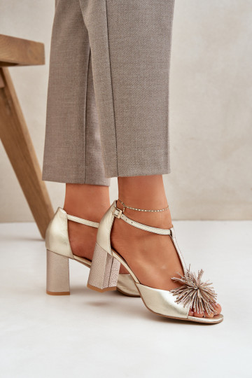 Žabky  s podpatky s ornamenty Laura Messi 2758 zlaté barvy