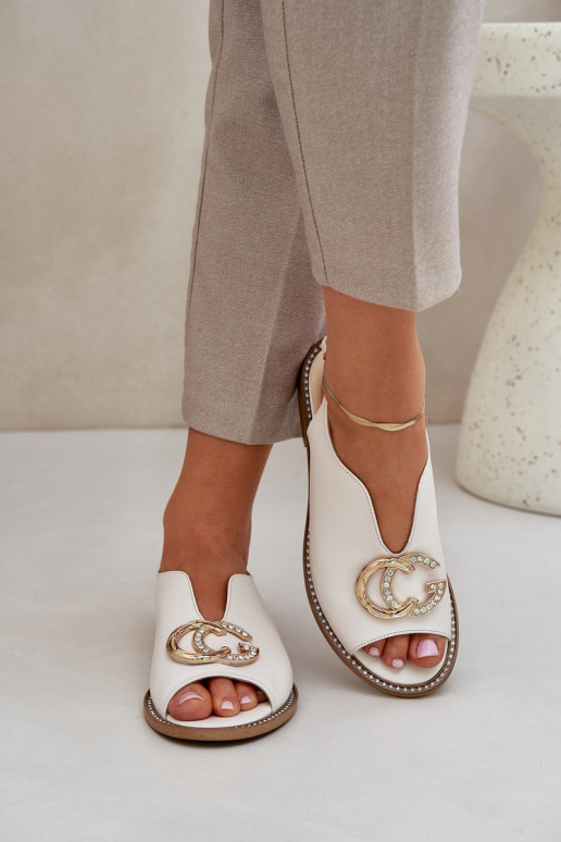 Dámské sandály s širokými podpatky s ornamenty Laura Messi 2865 slonová kost Dámské sandály s širokými podpatky s ornamenty Laura Messi 2865 slonová kost