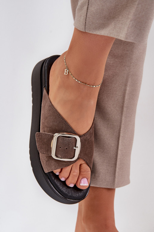 Dámské semišové pantofle s přezkami s platformou Zazoo 3019 hnědá