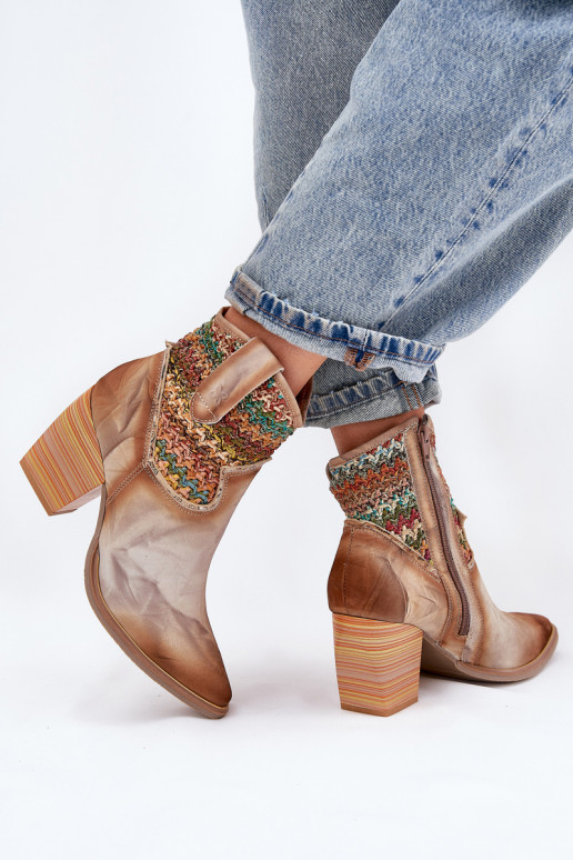 Dřeváky kovbojský styl s podpatky zdobené Plecionką  06810-29 různé barvy Dřeváky kovbojský styl s podpatky zdobené Plecionką  06810-29 různé barvy